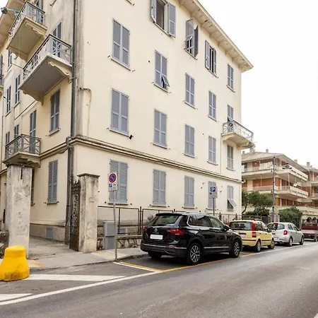 Agata 100 Mt Dal Mare Deiva Marina